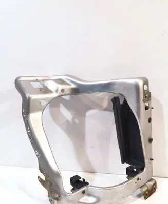 Headlight/headlamp mounting bracket