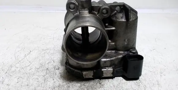 Opel Vivaro Throttle valve H8200330812 0821002681