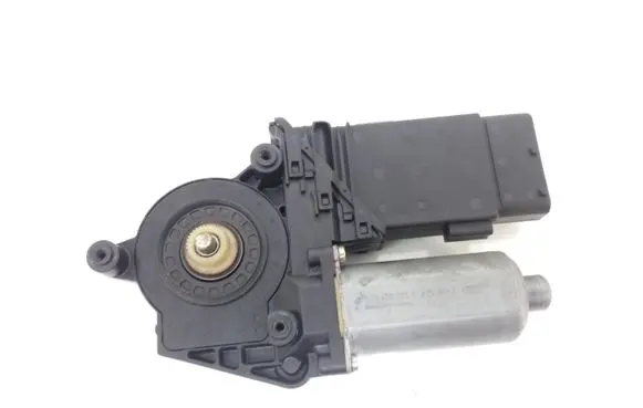 Volkswagen PASSAT B5 Front door window regulator motor 130821694 101434200 119090769