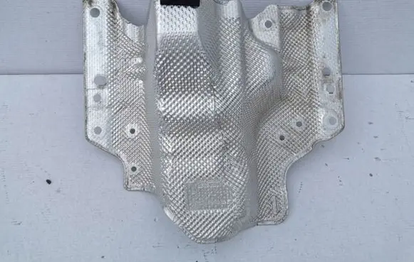 Opel Grandland X Heat shield in engine bay 