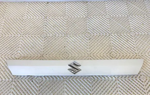 Suzuki Vitara (LY) Trunk door license plate light bar 8394154P10