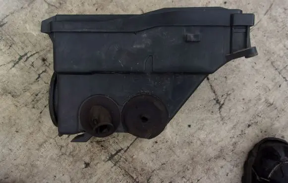 Mercedes-Benz S W126 Relay mounting block 11133H