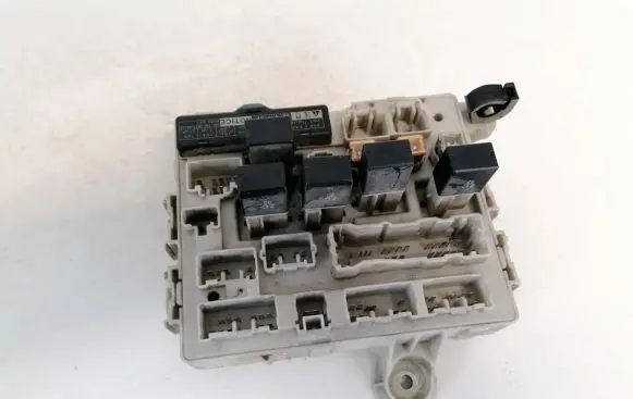 Toyota Previa (XR30, XR40) II Fuse box set 8922128040 1a26-0096