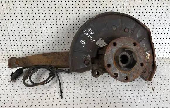 Audi Q7 4L Front wheel hub spindle knuckle 7L0407257A