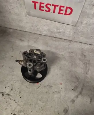 Toyota Corolla Verso AR10 Power steering pump 32100
