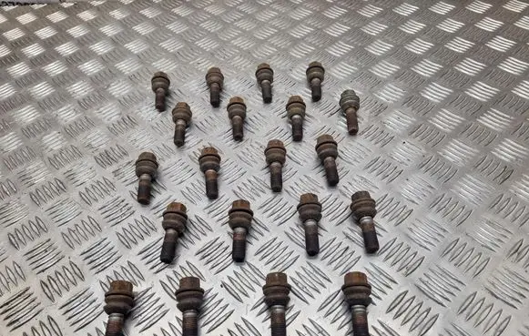 Audi Q7 4L Nuts/bolts 