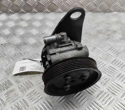 Land Rover Range Rover P38A Power steering pump QVB101090