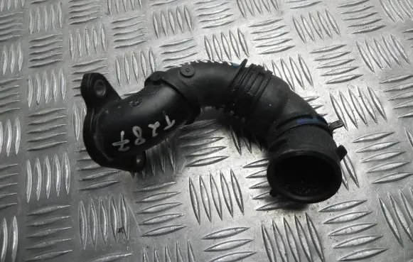 Nissan X-Trail T32 Engine coolant pipe/hose 147134852R VD16461