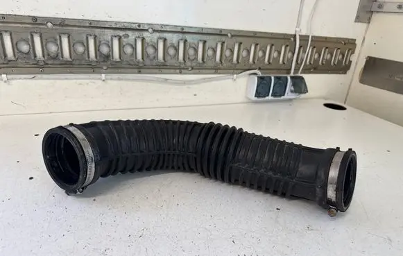 Renault Master III Intercooler hose/pipe
