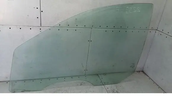 Ford Focus Front door window glass four-door 