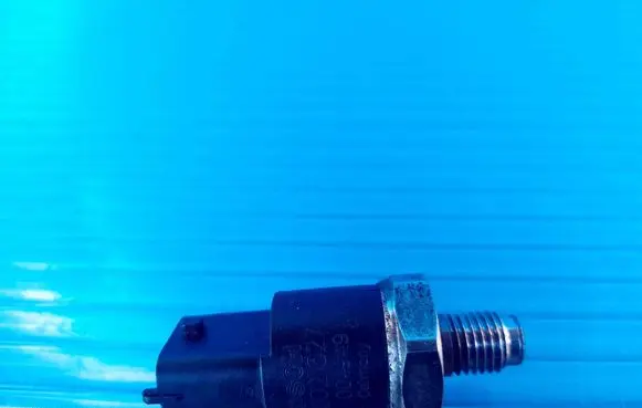 Fuel pressure sensor