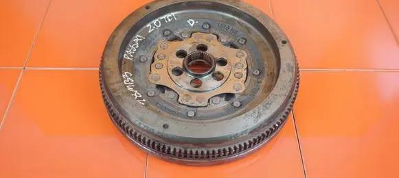 Volkswagen PASSAT B7 Dual mass flywheel CBB