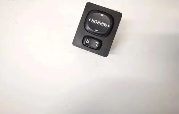 Toyota Avensis Verso Wing mirror switch 183574