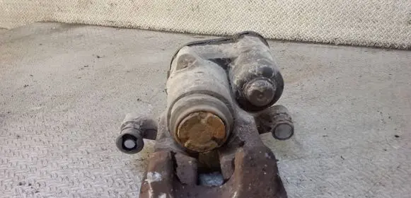 Volkswagen PASSAT B6 Rear brake caliper