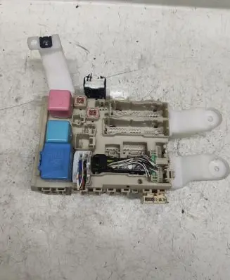 Toyota Verso Fuse module 827300F052A