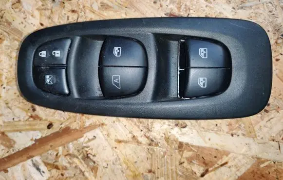 Renault Kadjar Electric window control switch
