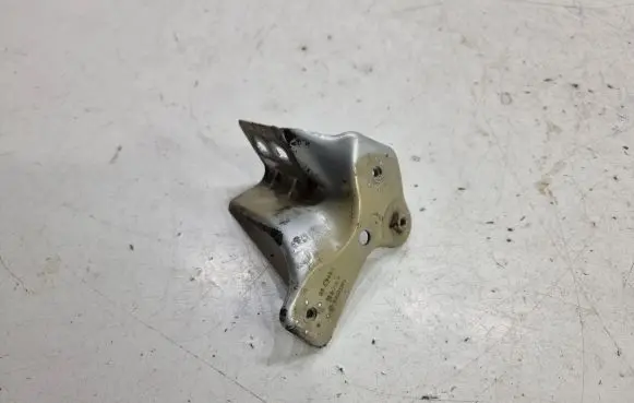 Skoda Fabia Mk2 (5J) Fender mounting bracket 5J0821141A