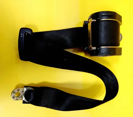 Audi A4 S4 B5 8D Rear seatbelt 8D9857805