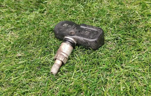 Nissan Qashqai Tire pressure sensor 407006WY0B