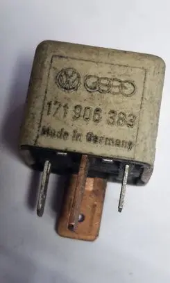 Volkswagen Jetta I Other relay 171906383