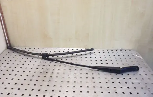 Volkswagen Golf Plus Front wiper blade arm 5M0955409A