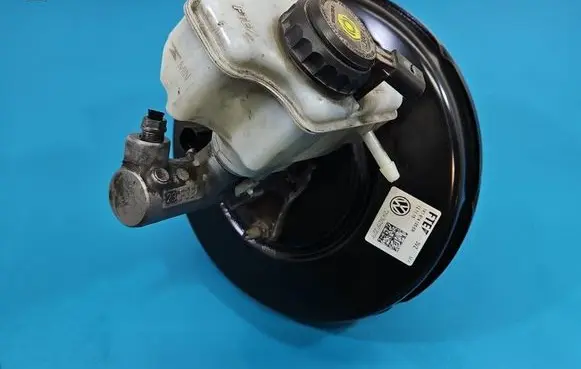 Volkswagen Jetta VI Brake booster 1K1614105ER IMPRK1608617