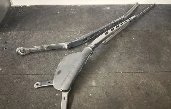 BMW 5 E60 E61 Front wiper blade arm 179894 7035103