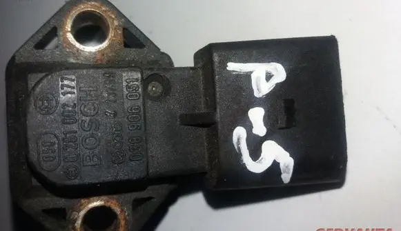 Volkswagen PASSAT B5 Air pressure sensor 0281002177