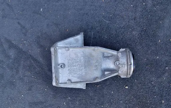 BMW X5 G05 Driveshaft support bearing bracket 8639383 59280110