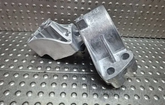 Fiat Doblo Engine mount bracket S27649736 517991100