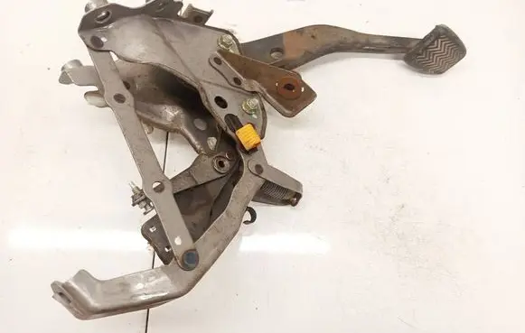 Toyota RAV 4 (XA30) Clutch pedal