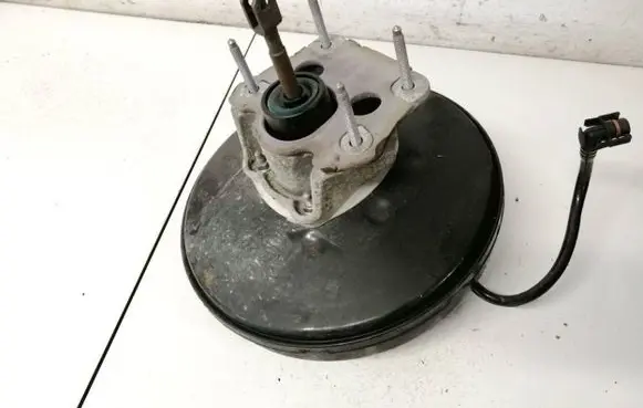 Renault Megane III Brake booster 472100005r