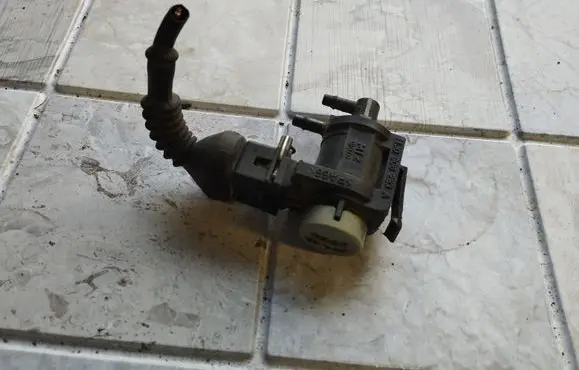 Audi A6 S6 C5 4B Turbo solenoid valve 1J0906283A