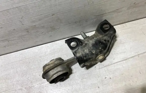 Dacia Sandero III Gearbox mounting bracket 113604959R