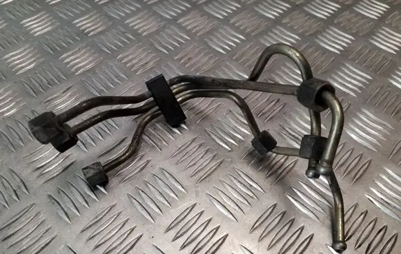 Fuel injector supply line/pipe