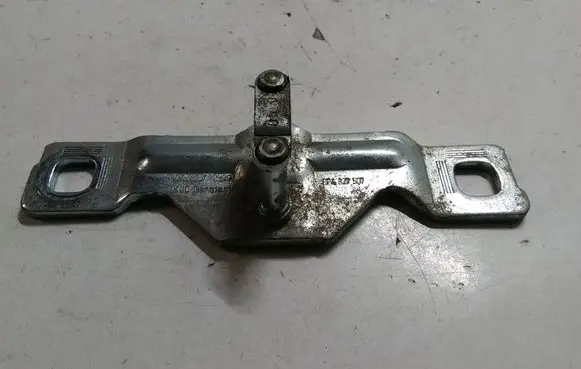 Audi A6 S6 C6 4F Loading door lock loop/hook striker 8P4827507