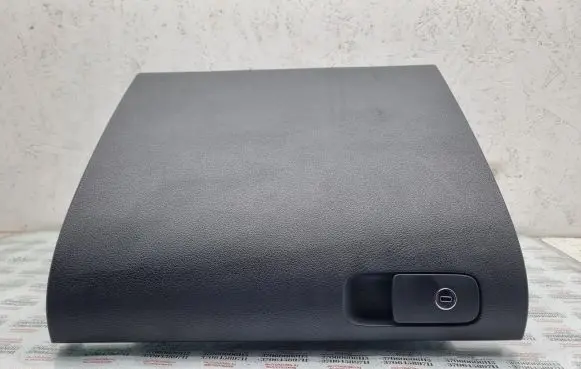 Volkswagen Golf Plus Glove box 5M1857097