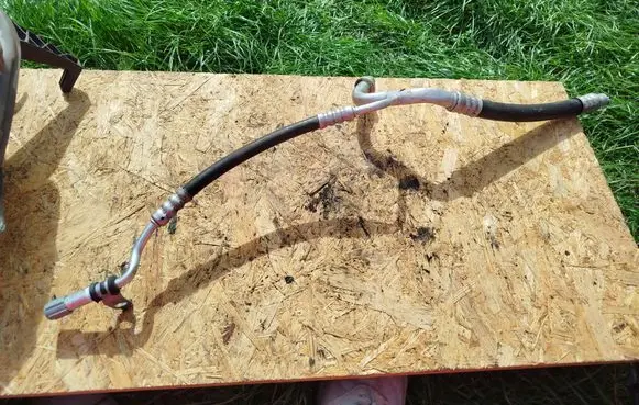 Air conditioning (A/C) pipe/hose