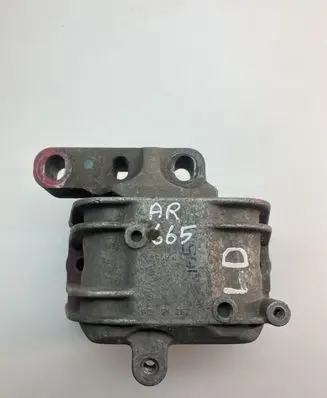 Volkswagen PASSAT B7 Engine mount bracket 1K0199262