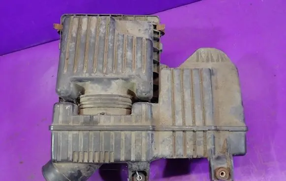 Honda CR-V Air filter box 