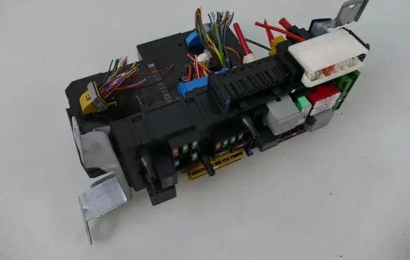 Mercedes-Benz E W212 Fuse module 2129009822