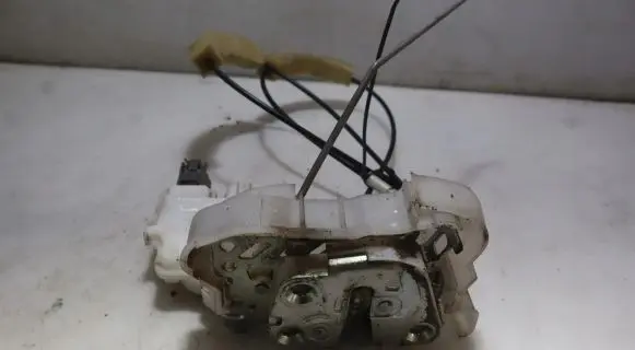 Subaru Legacy Front door lock