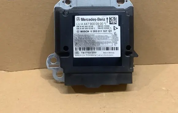 Mercedes-Benz Vito Viano W447 Airbag control unit/module A4479000900 0285011107 A4479010200