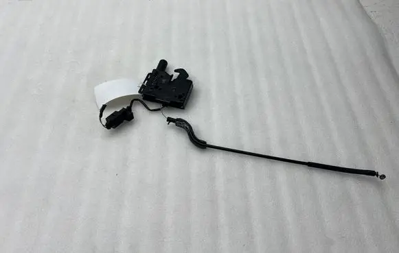 Audi Q2 - Engine bonnet/hood lock/catch 81A823509A