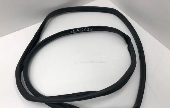 Hyundai ix35 Rear door rubber seal (on body) 