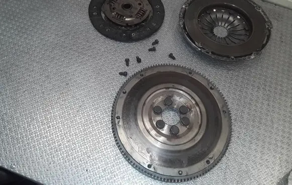 Volkswagen Golf Plus Clutch set kit 030105271D 3082001168