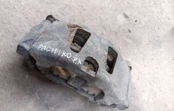 Chrysler Pacifica Front brake caliper 17986801