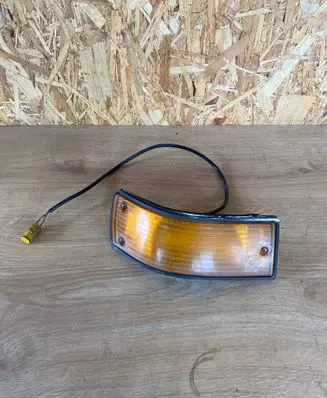BMW 5 E28 Front bumper turn signal 3371217