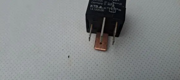 Volkswagen PASSAT B6 Other relay 3D0951253A