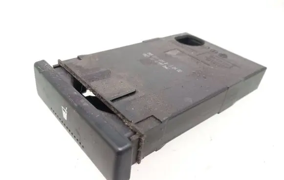 Cup holder front